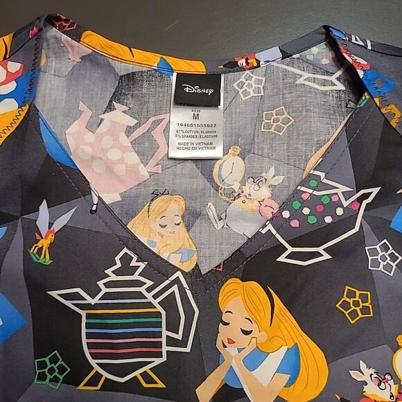 Cherokee Scrubs Shirt Nurse Disney Tooniforms Alice In Wonderland Medium NEW NWT - Picture 3 of 8